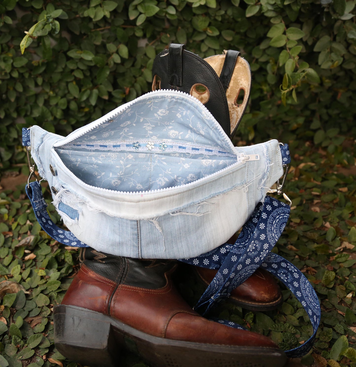 CROSS BODY BAG - WESTERN DENIM