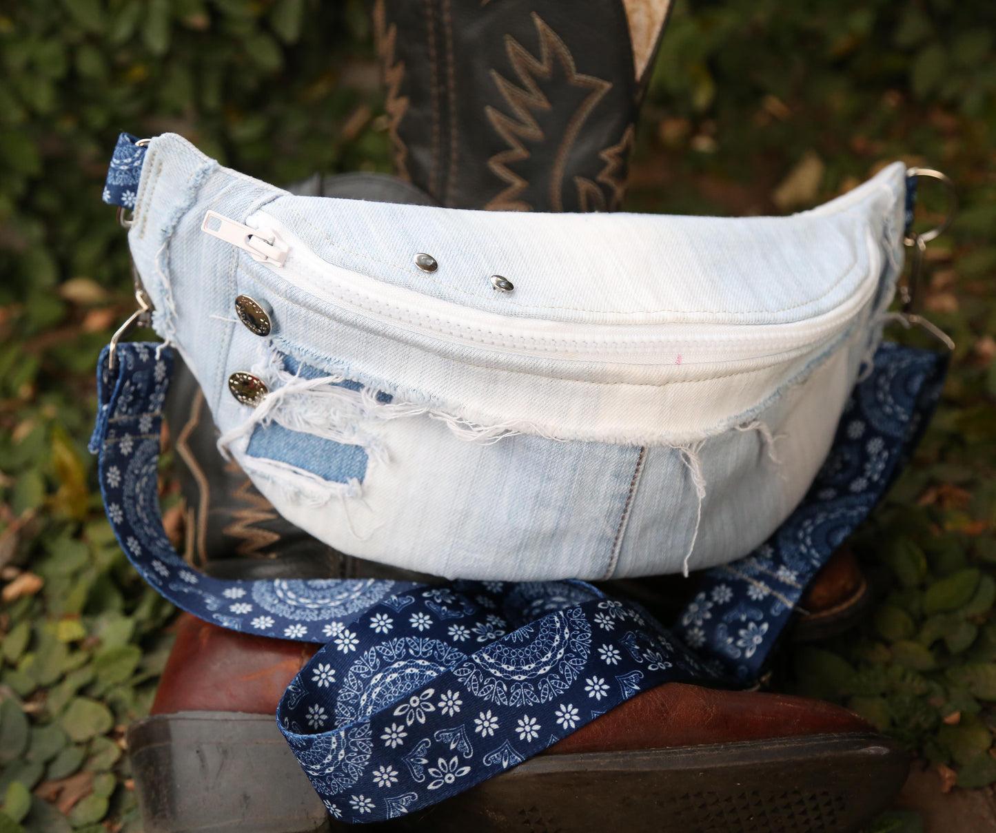 CROSS BODY BAG - WESTERN DENIM