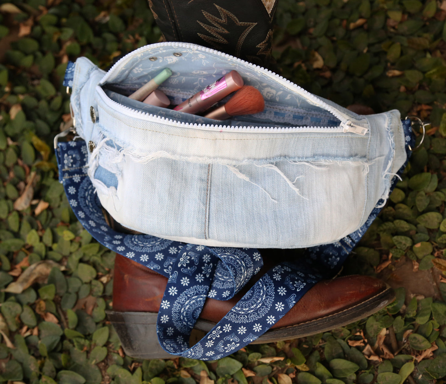 CROSS BODY BAG - WESTERN DENIM