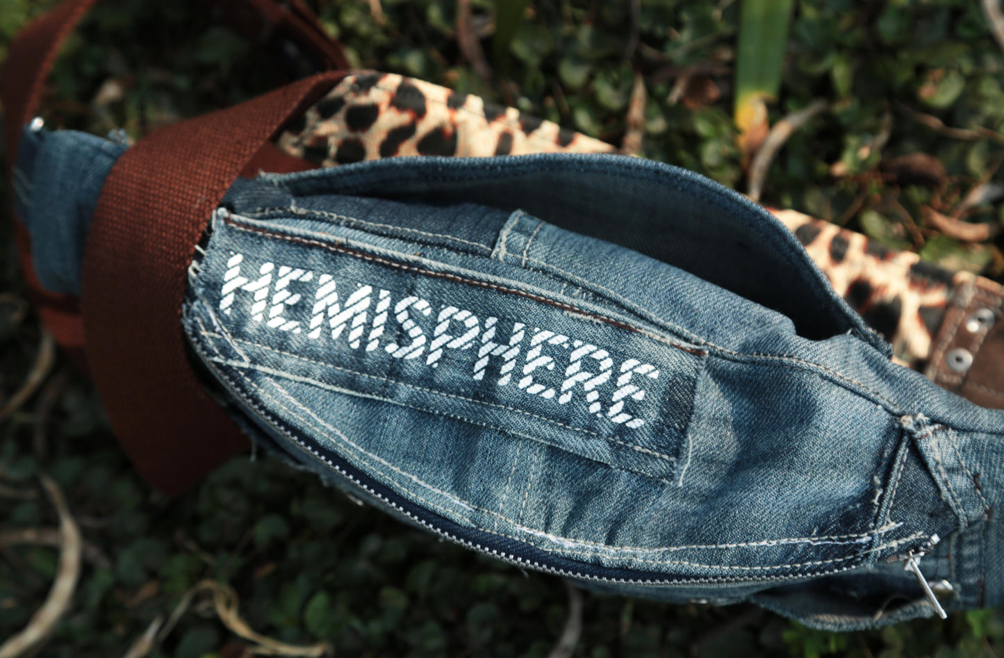 CROSS BODY BAG - HEMISPHERE