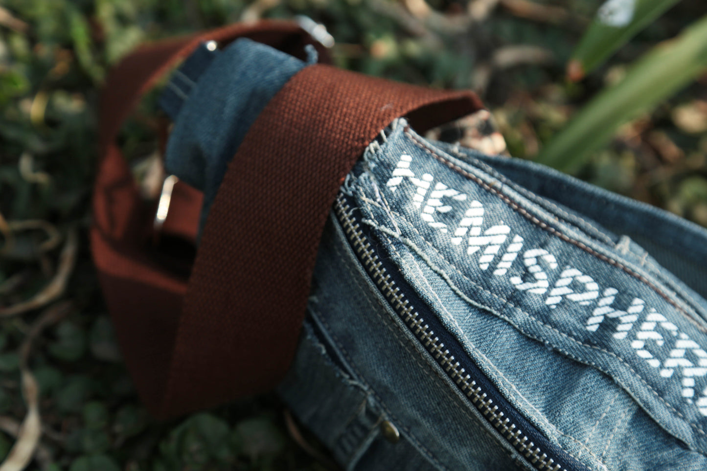 CROSS BODY BAG - HEMISPHERE