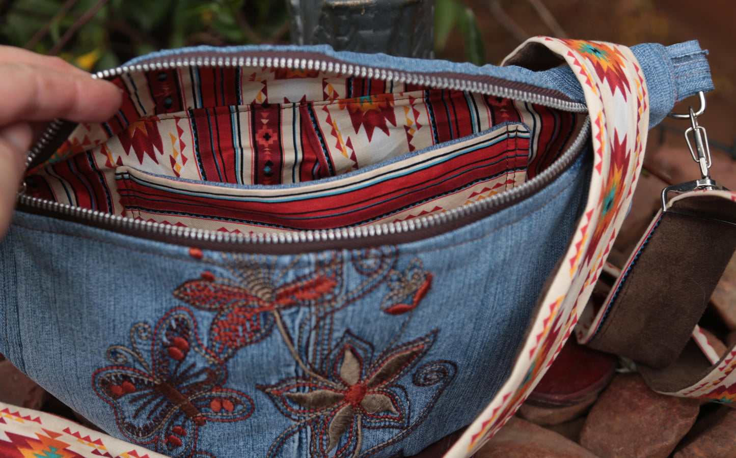 CROSS BODY BAG - AZTEC