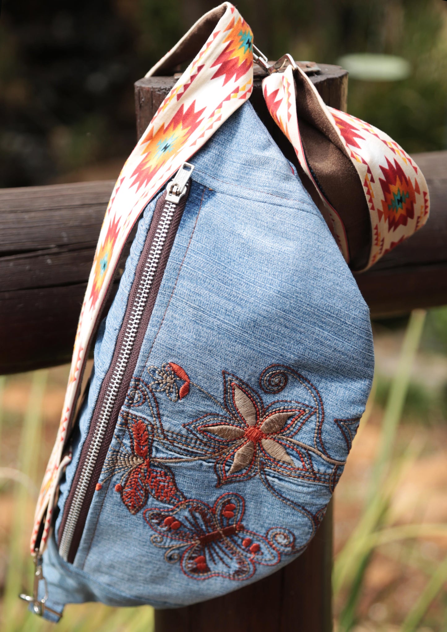 CROSS BODY BAG - AZTEC