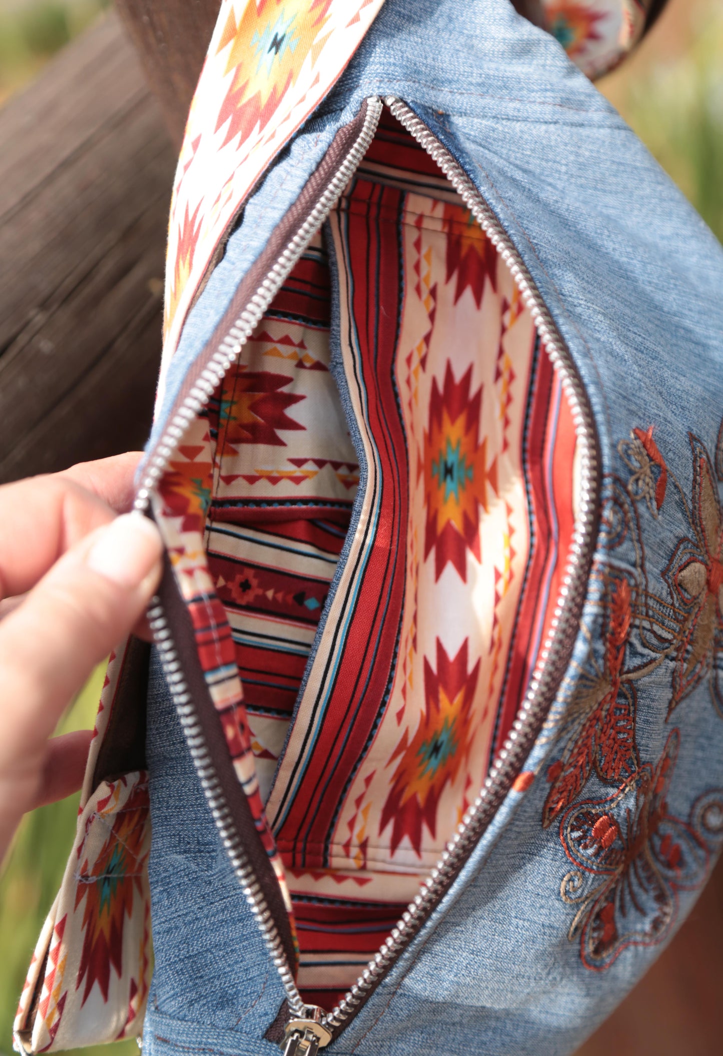 CROSS BODY BAG - AZTEC