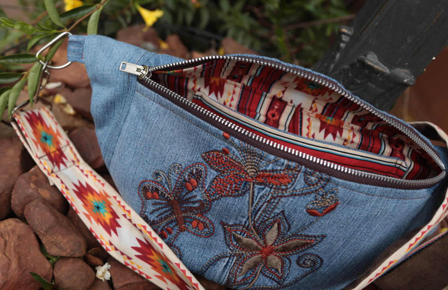 CROSS BODY BAG - AZTEC