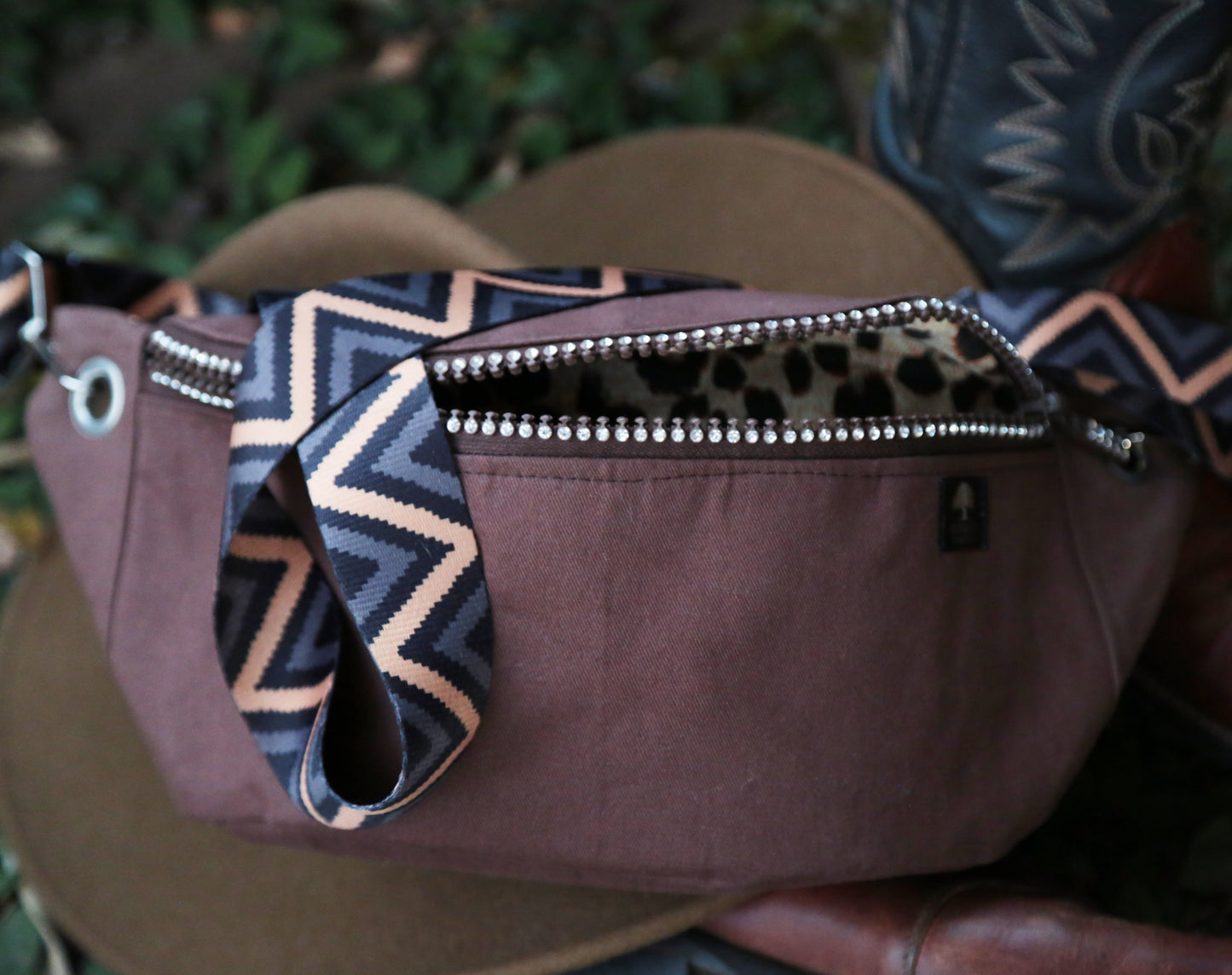 CROSS BODY BAG - WESTERN BROWN LEAPARD