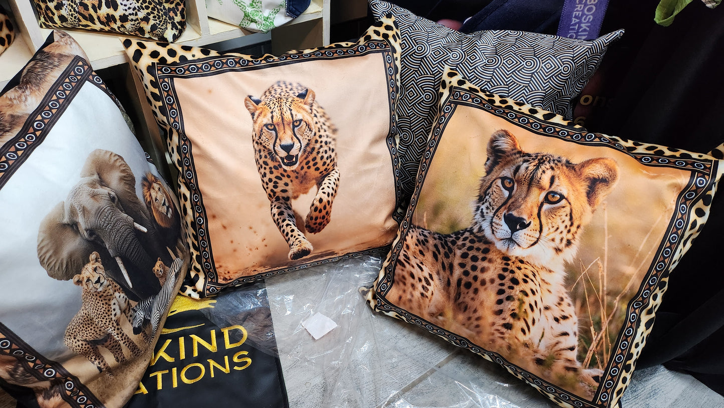 BOSKIND Luxurious African Safari Cushion - Cheetah Hunt