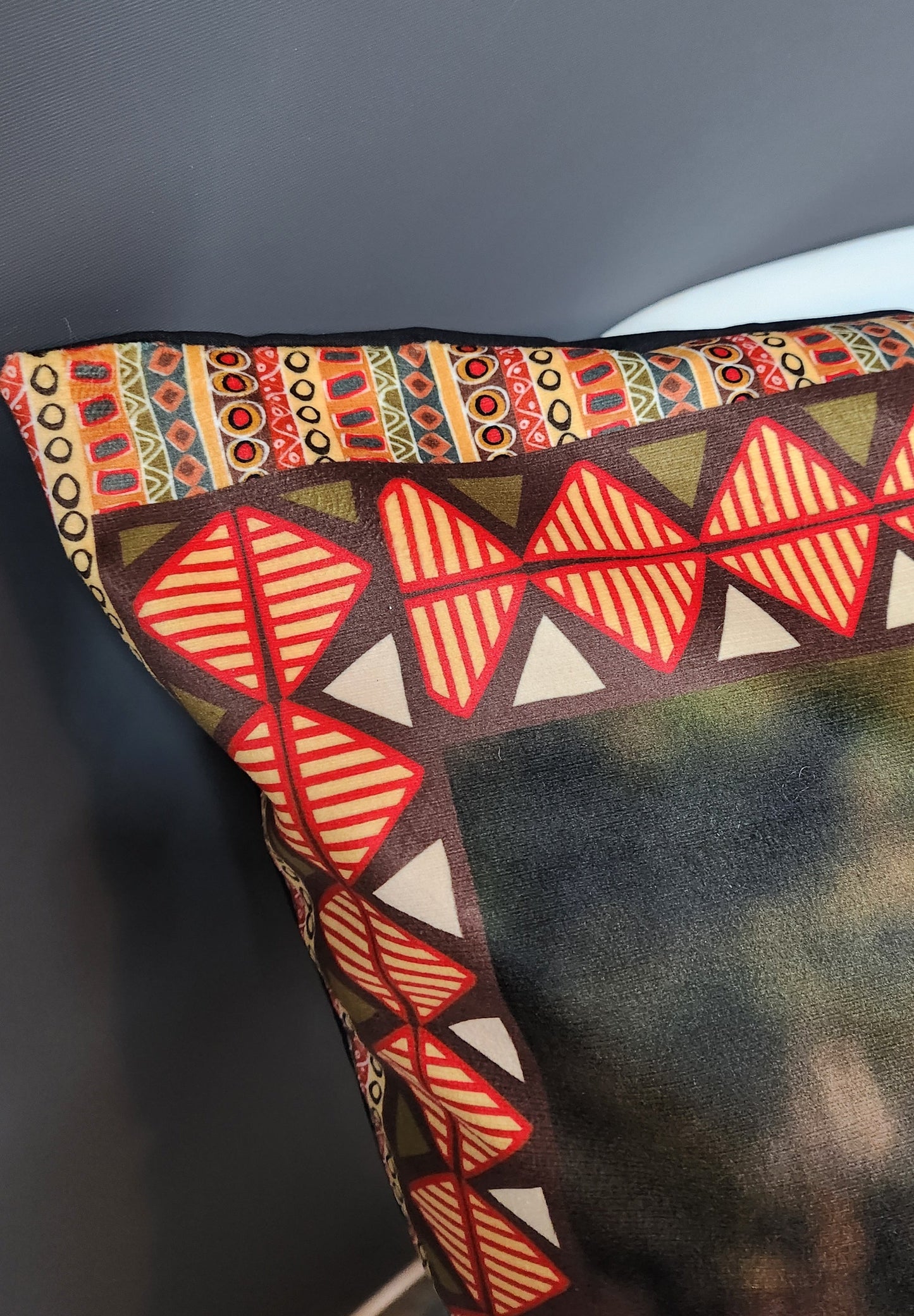 BOSKIND Luxurious African Safari Cushion - Lion King