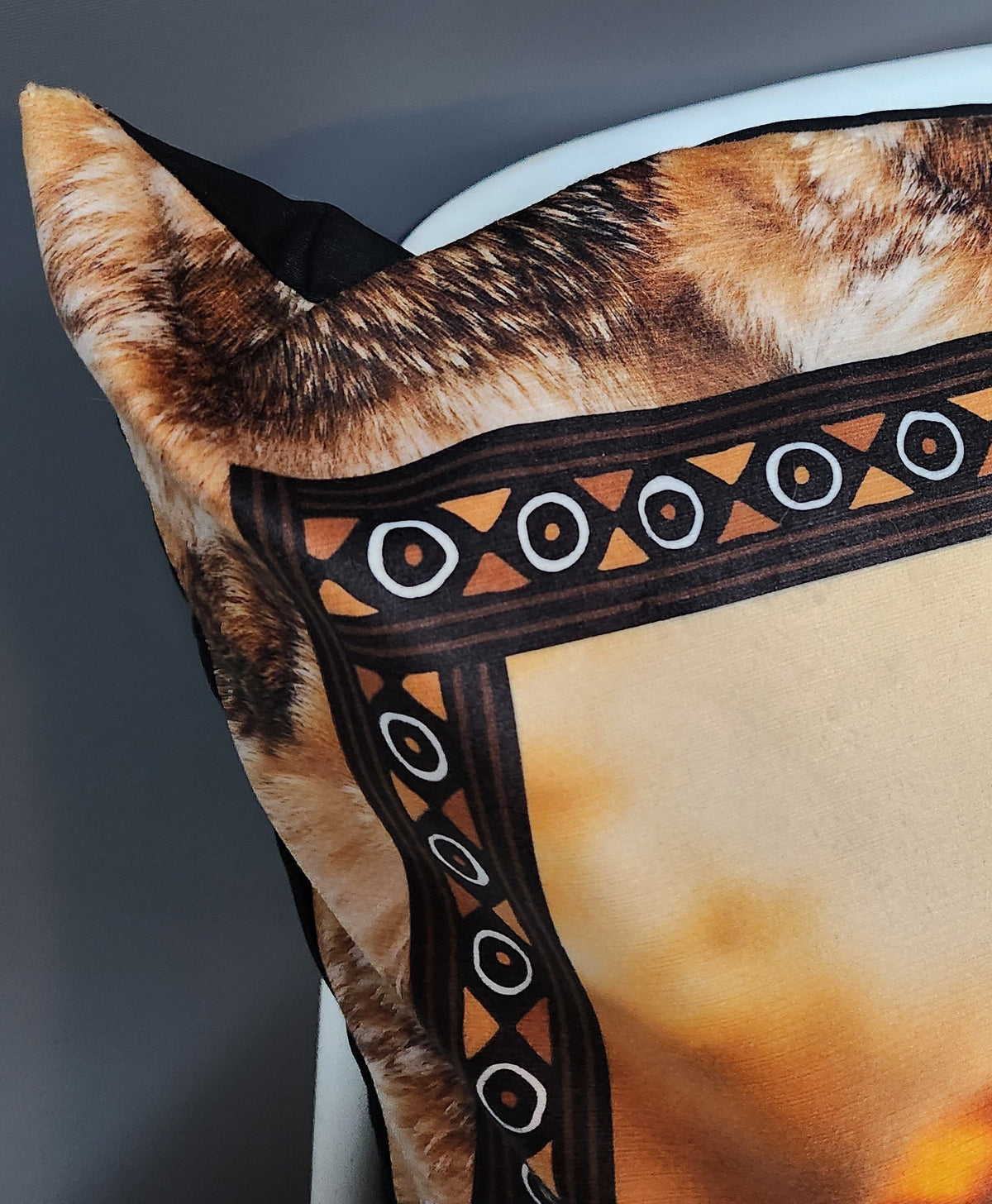 BOSKIND Luxurious African Safari Cushion - Lions