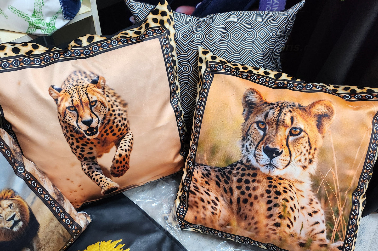 BOSKIND Luxurious African Safari Cushion - Cheetah Queen